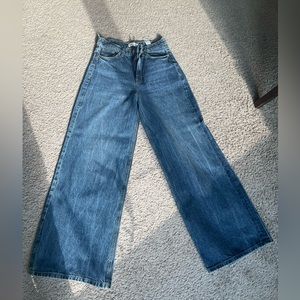 Zara wide leg US Size:8 jeans in perfect condition. Brand new never worn !